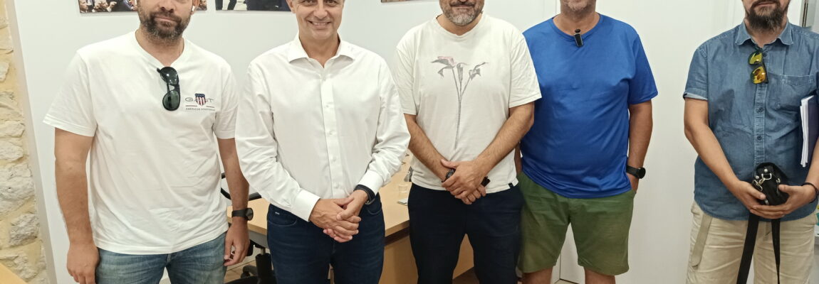 Συνάντηση του Δ.Σ. του  «Ανεξάρτητου Πανελλήνιου Συλλόγου Αποφοίτων ΤΕΙ» με τον πρώην Υφυπουργό Ανάπτυξης και Βουλευτή Ηράκλειου της Ν.Δ. κ. Μάξιμο Σενετάκη , την Δευτέρα 04 Αυγούστου 2025