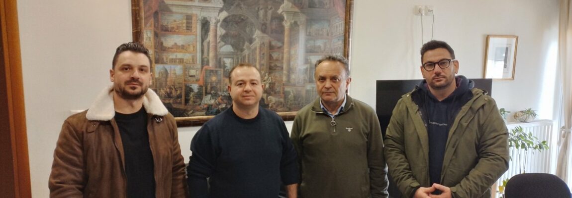 Συνάντηση του Τομεάρχη Έβρου και μελών του «Ανεξάρτητου Πανελλήνιου Συλλόγου Αποφοίτων ΤΕΙ» με τον Βουλευτή Έβρου της Νέας Δημοκρατίας κ. Κελέτση Σταύρο, στο γραφείο του στην Αλεξανδρούπολη, το Σάββατο 17 Ιανουαρίου 2026.