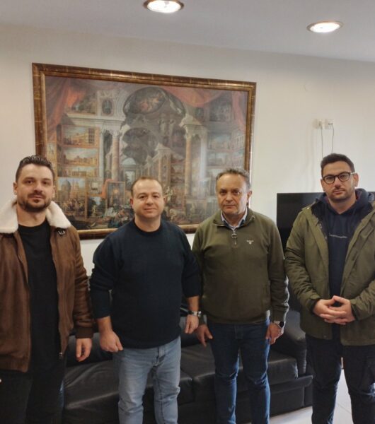 Συνάντηση του Τομεάρχη Έβρου και μελών του «Ανεξάρτητου Πανελλήνιου Συλλόγου Αποφοίτων ΤΕΙ» με τον Βουλευτή Έβρου της Νέας Δημοκρατίας κ. Κελέτση Σταύρο, στο γραφείο του στην Αλεξανδρούπολη, το Σάββατο 17 Ιανουαρίου 2026.